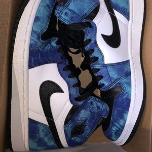 Women’s 8.5 Air Jordan Tie Dye 💙